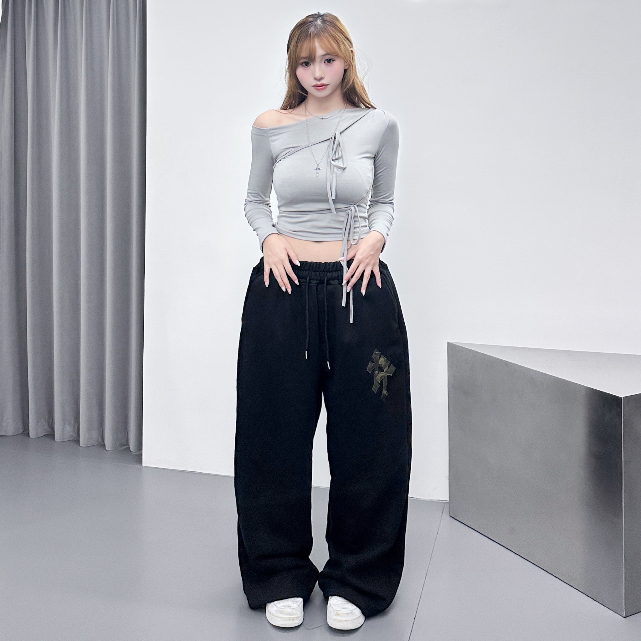 [UNISEX] CAMOUFLAGE HOLY CROSS SWEATPANTS/ 2色