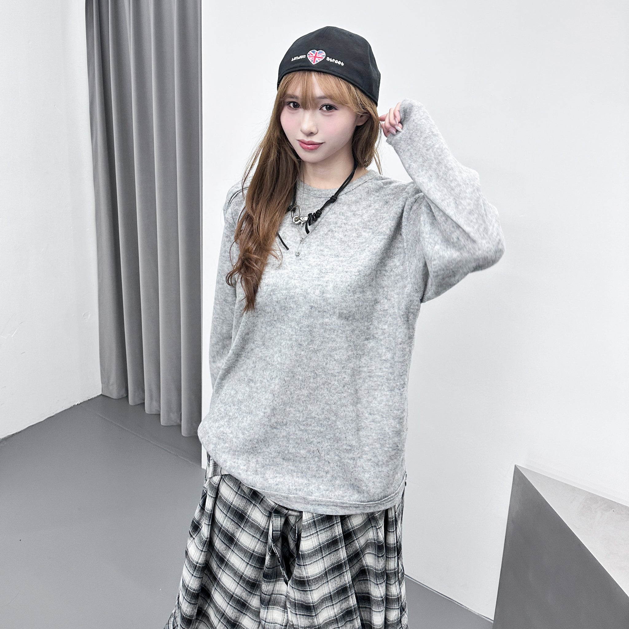 [UNISEX] 右肩啪啪鈕霧面毛茸茸長袖/ 2色