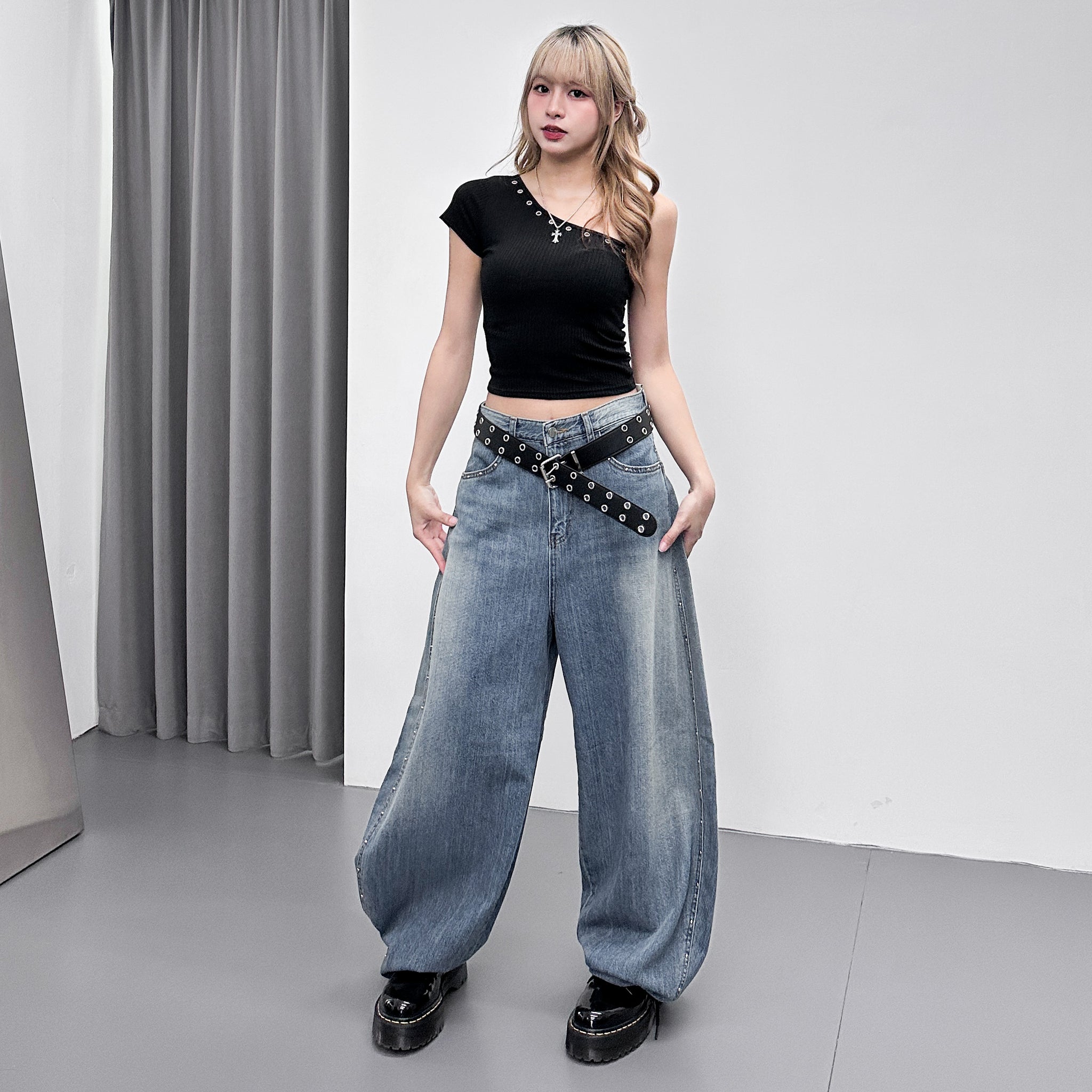 HOLLOW RIVET ONE-SHOULDER CROP TOP/ 2色