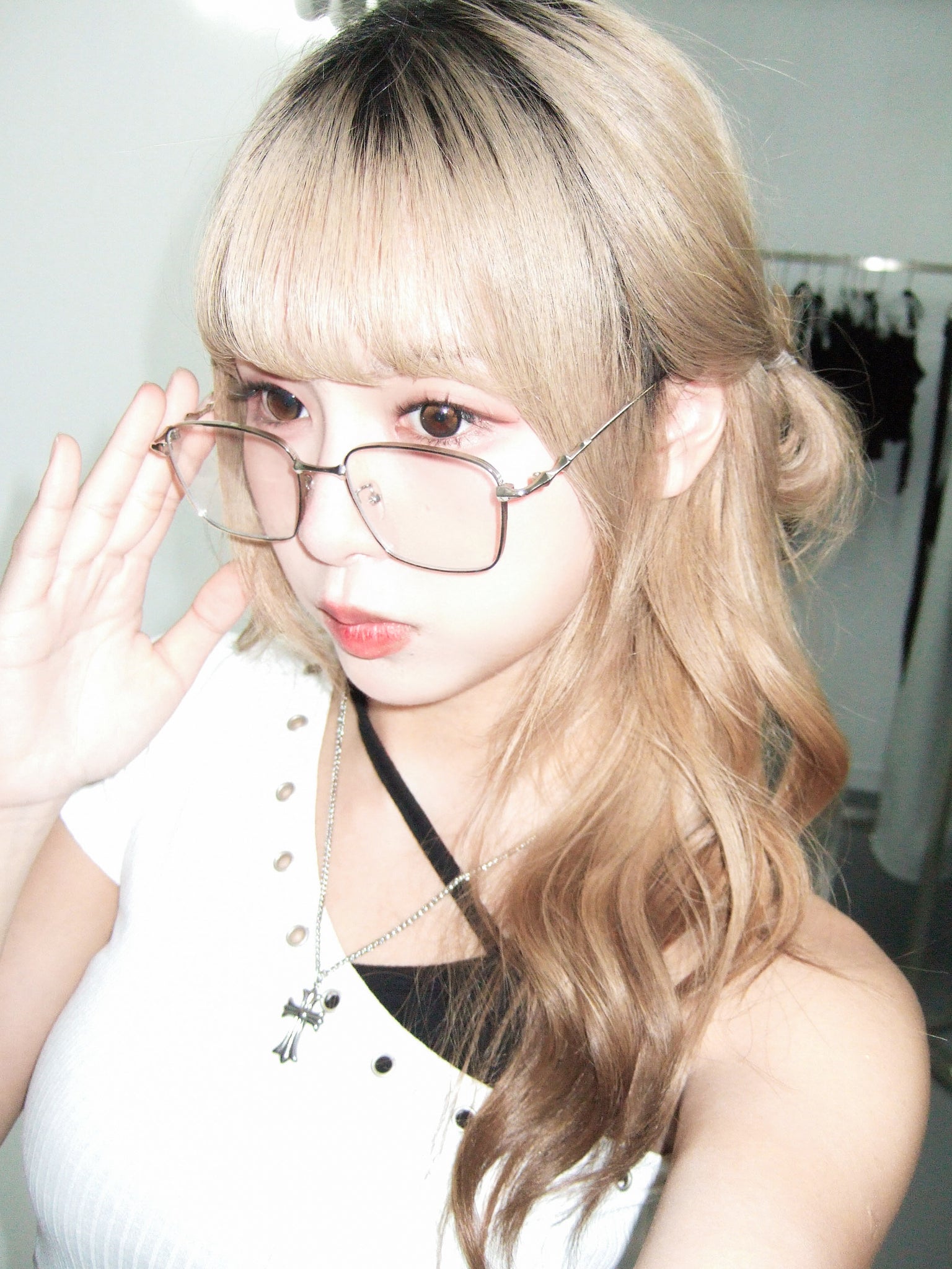 HOLLOW RIVET ONE-SHOULDER CROP TOP/ 2色