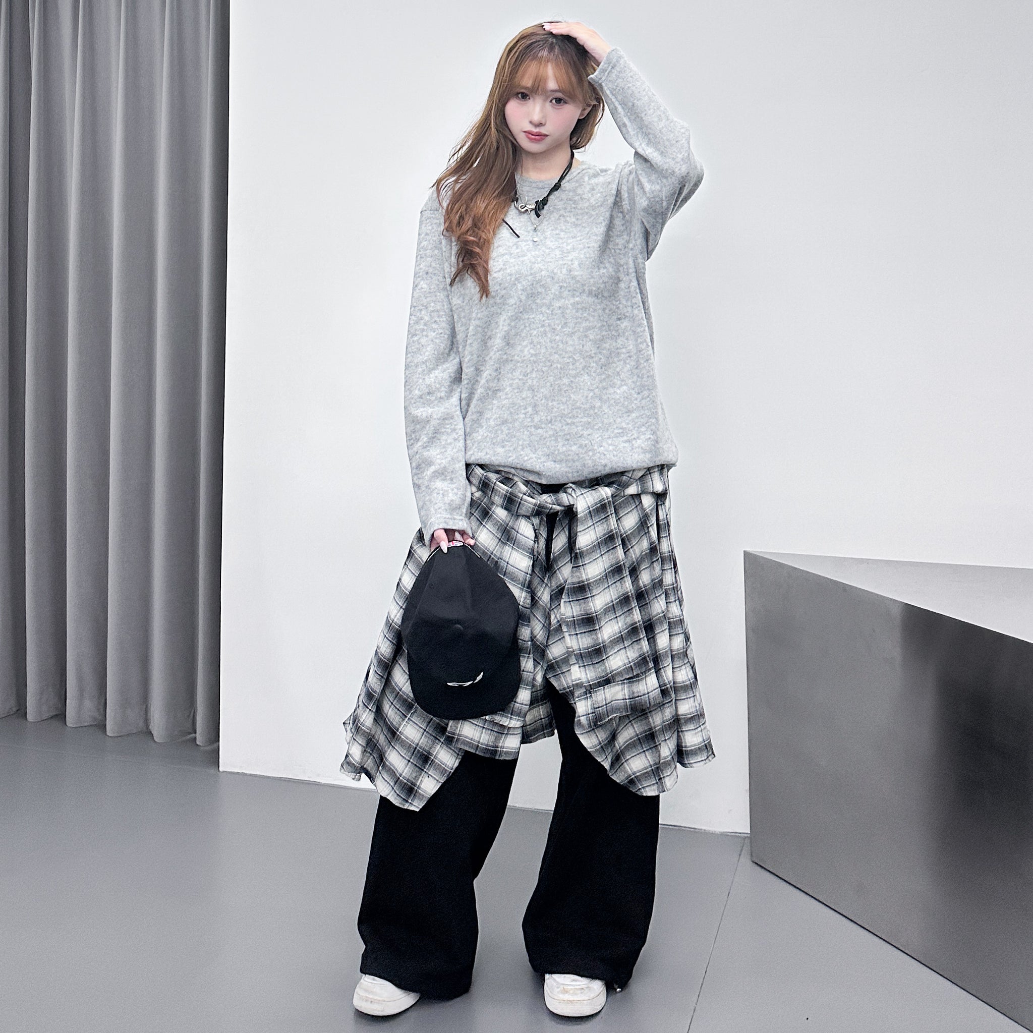 [UNISEX] 右肩啪啪鈕霧面毛茸茸長袖/ 2色