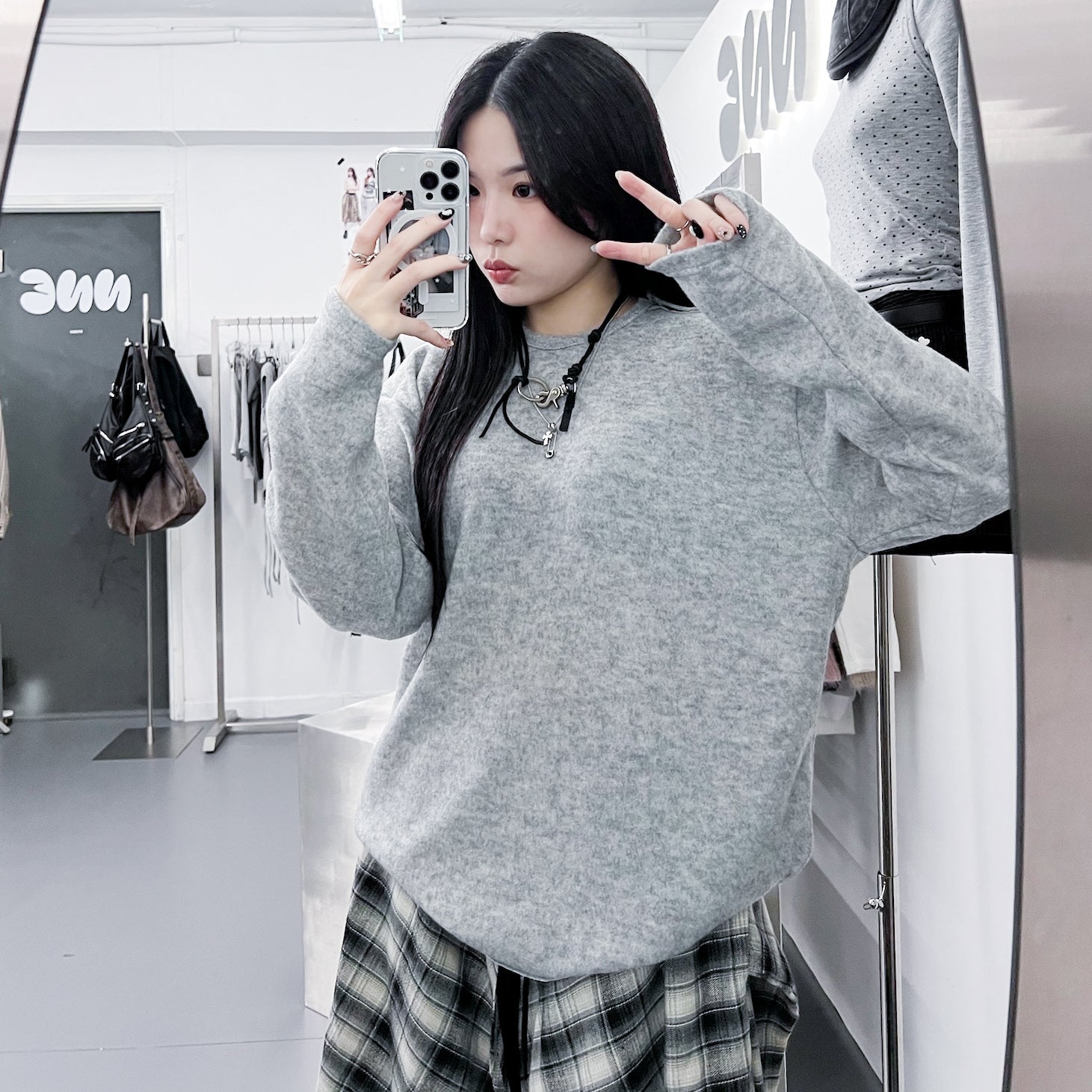 [UNISEX] 右肩啪啪鈕霧面毛茸茸長袖/ 2色