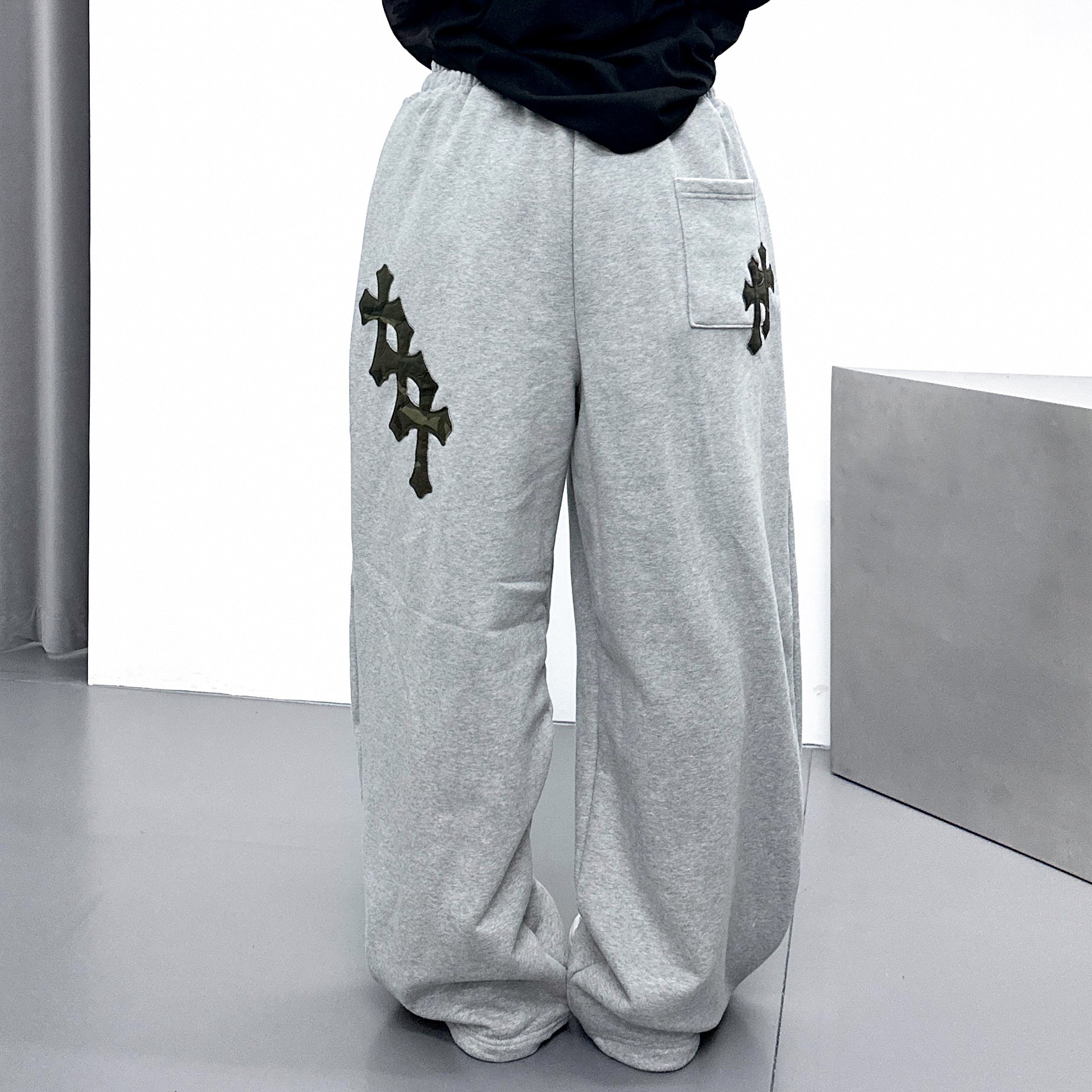[UNISEX] CAMOUFLAGE HOLY CROSS SWEATPANTS/ 2色