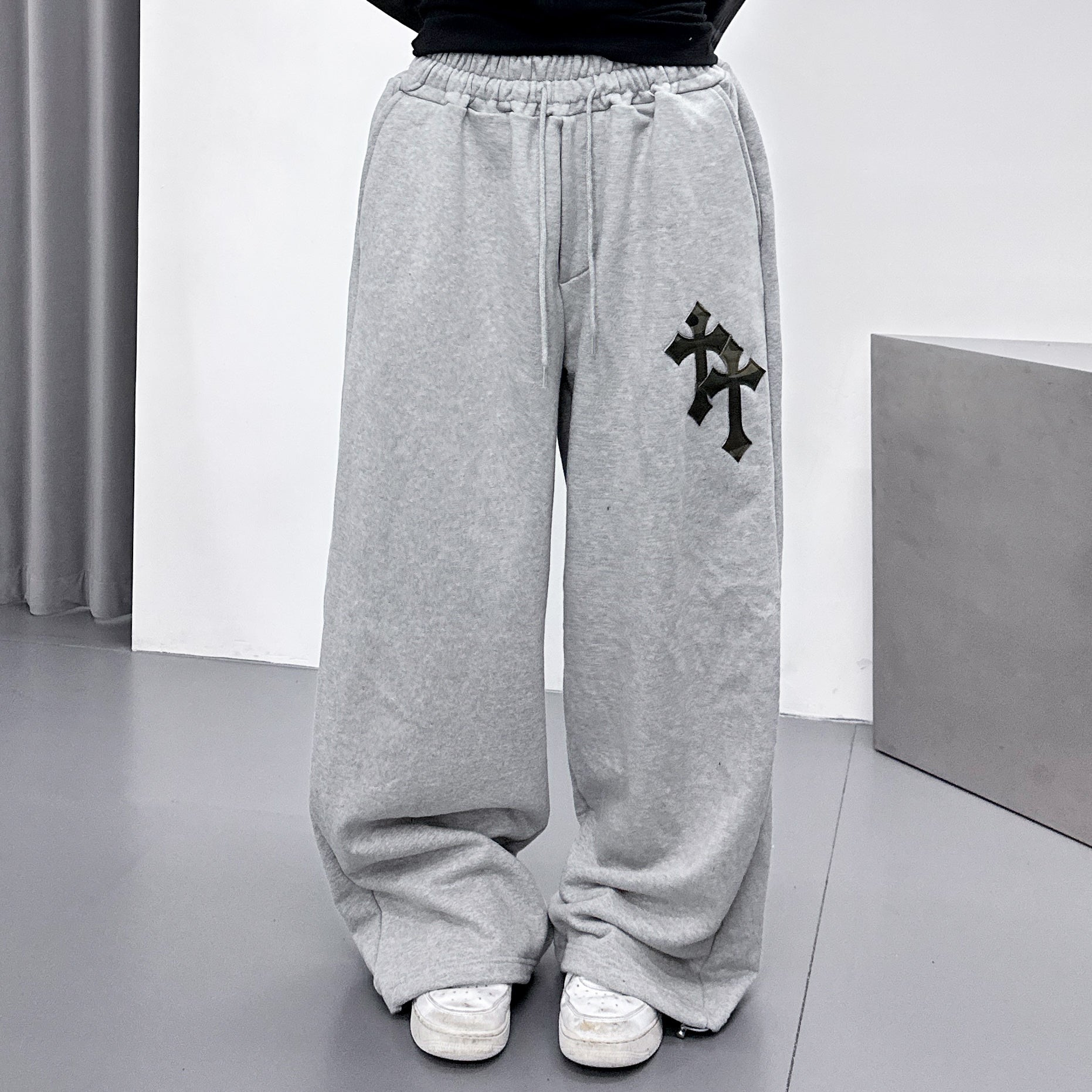 [UNISEX] CAMOUFLAGE HOLY CROSS SWEATPANTS/ 2色