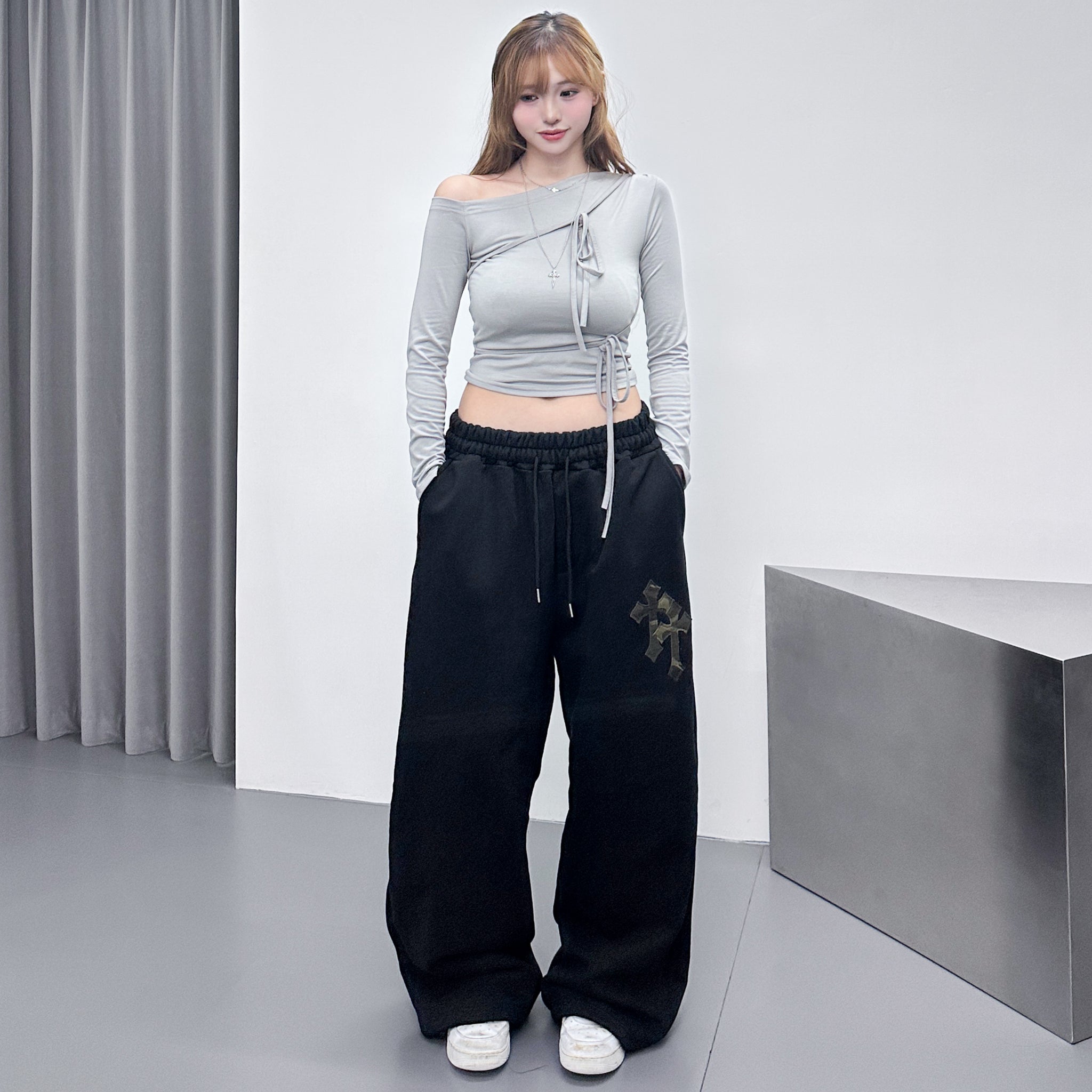 [UNISEX] CAMOUFLAGE HOLY CROSS SWEATPANTS/ 2色