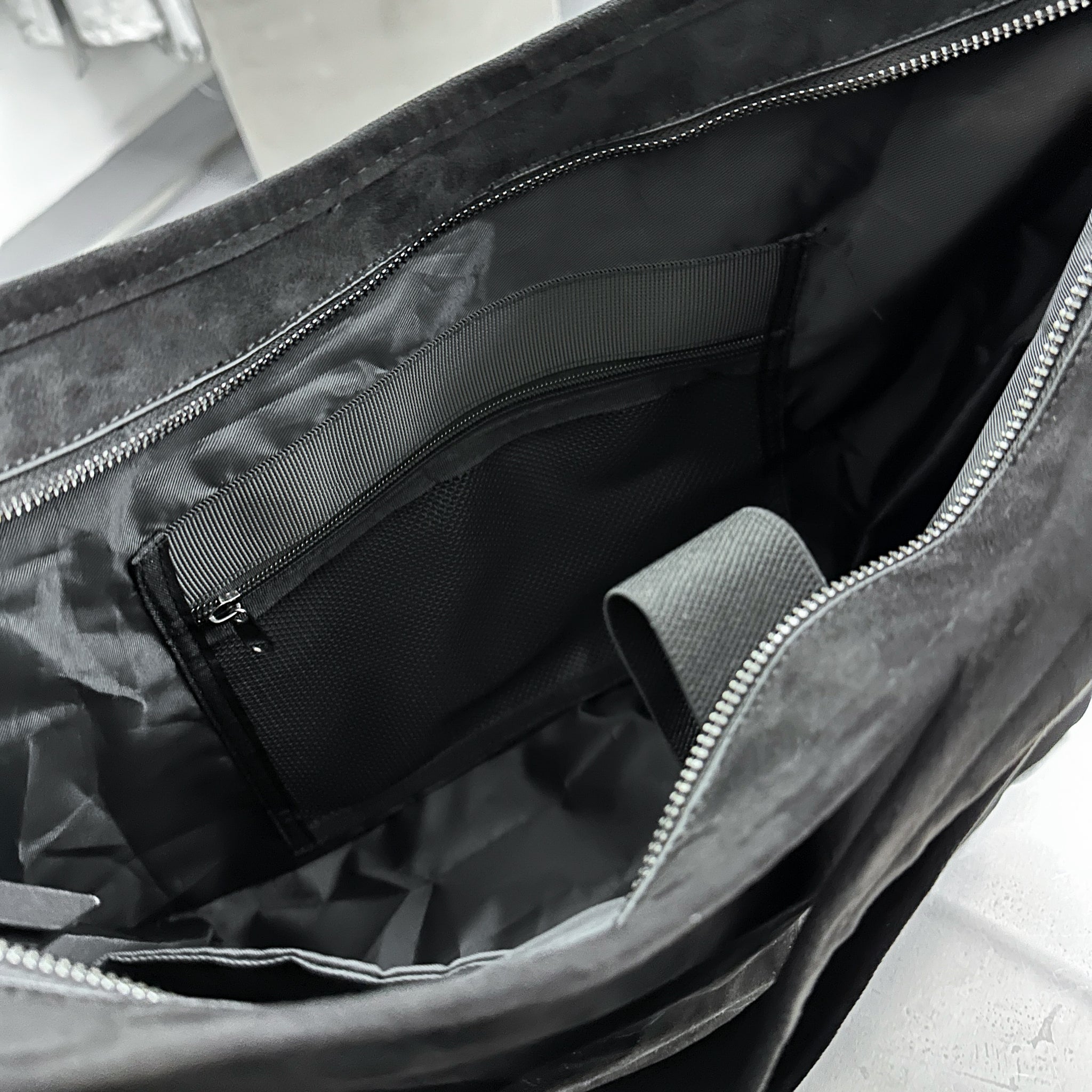 [UNISEX] SUEDE CROSS BAG/ 1色