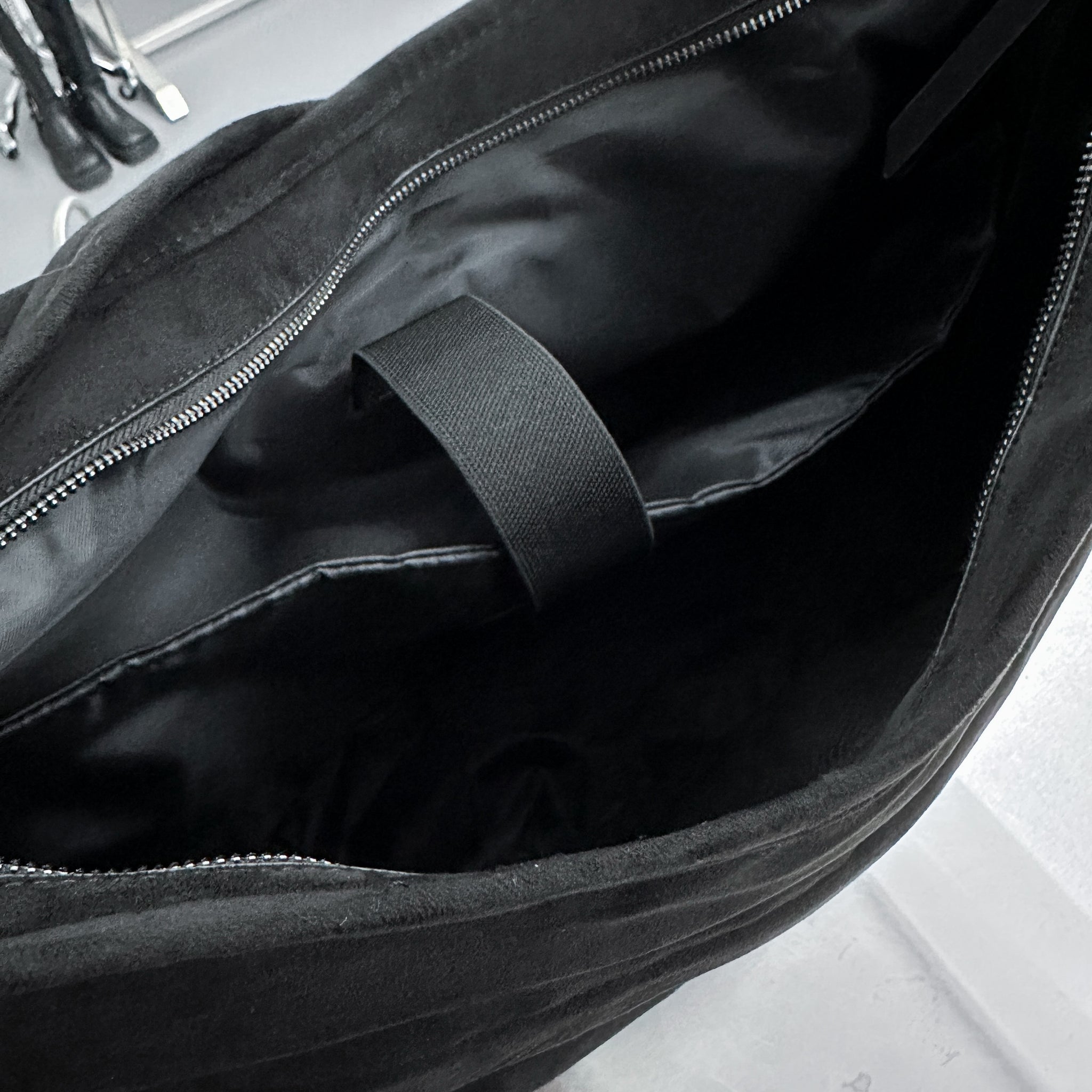 [UNISEX] SUEDE CROSS BAG/ 1色