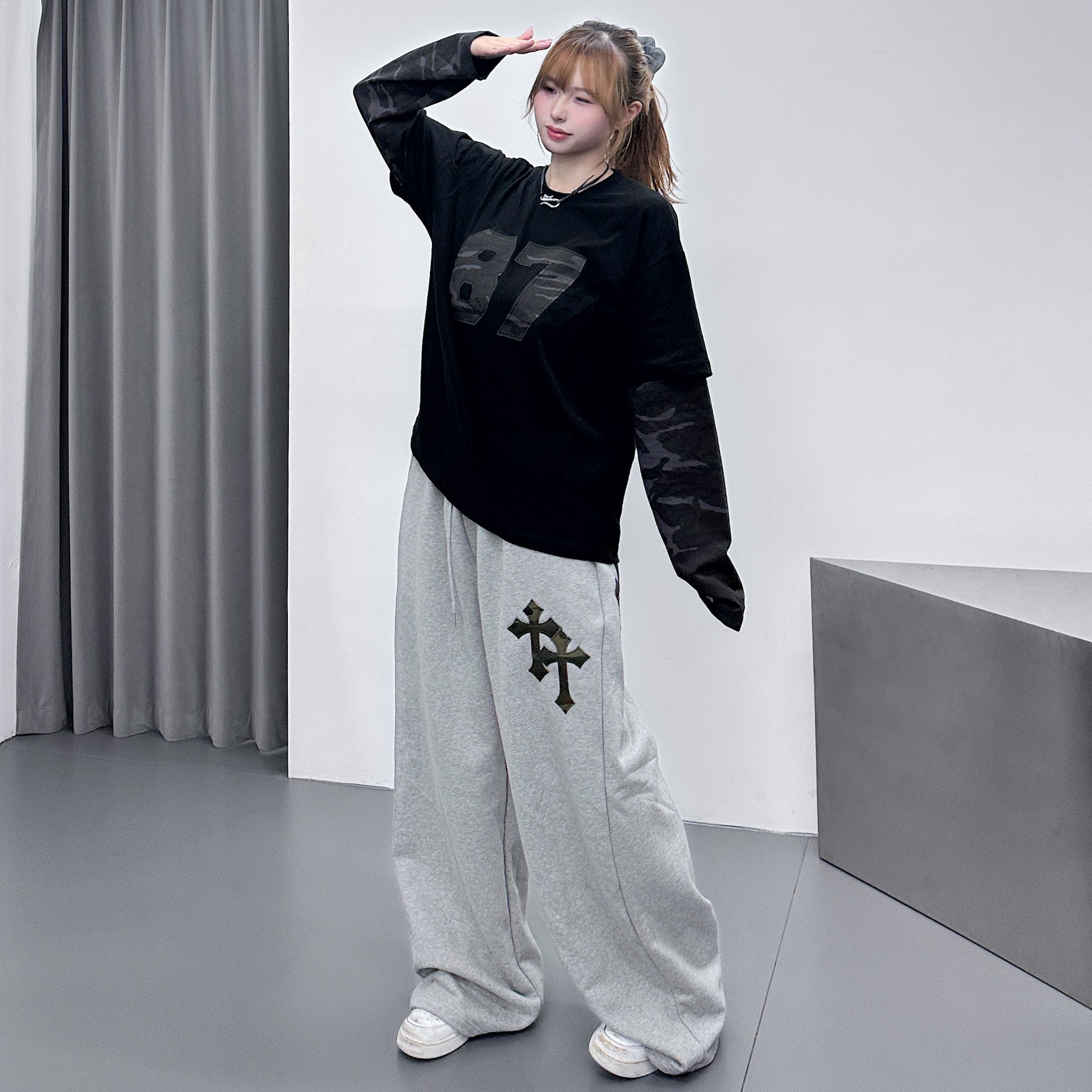 [UNISEX] CAMOUFLAGE HOLY CROSS SWEATPANTS/ 2色