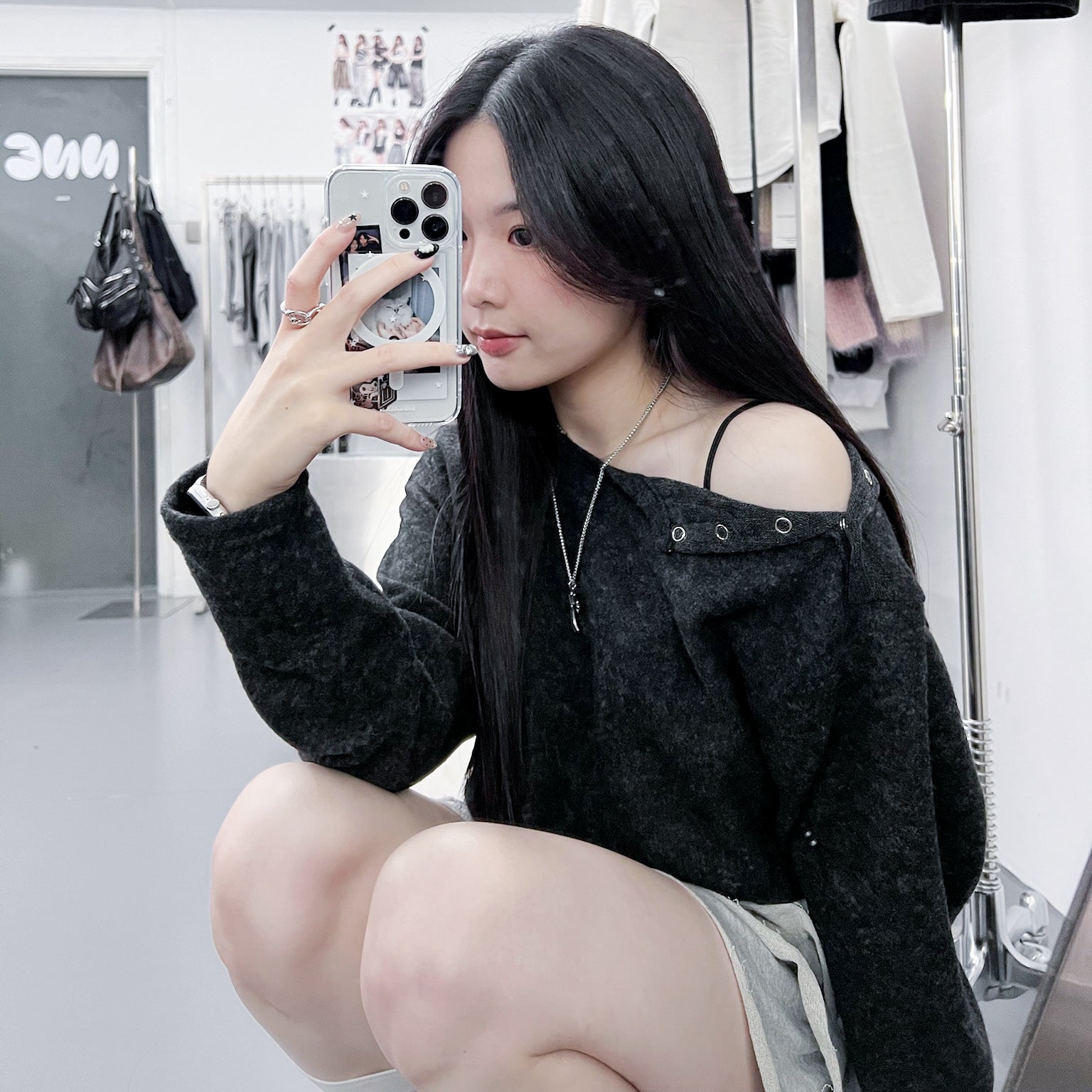 [UNISEX] 右肩啪啪鈕霧面毛茸茸長袖/ 2色