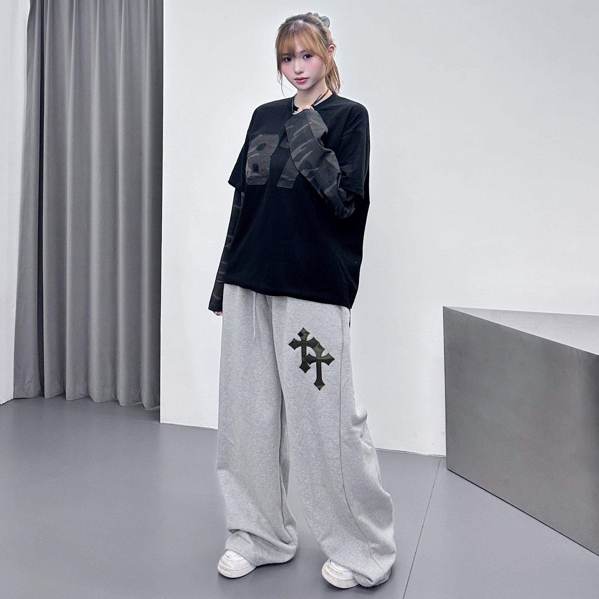 [UNISEX] CAMOUFLAGE HOLY CROSS SWEATPANTS/ 2色