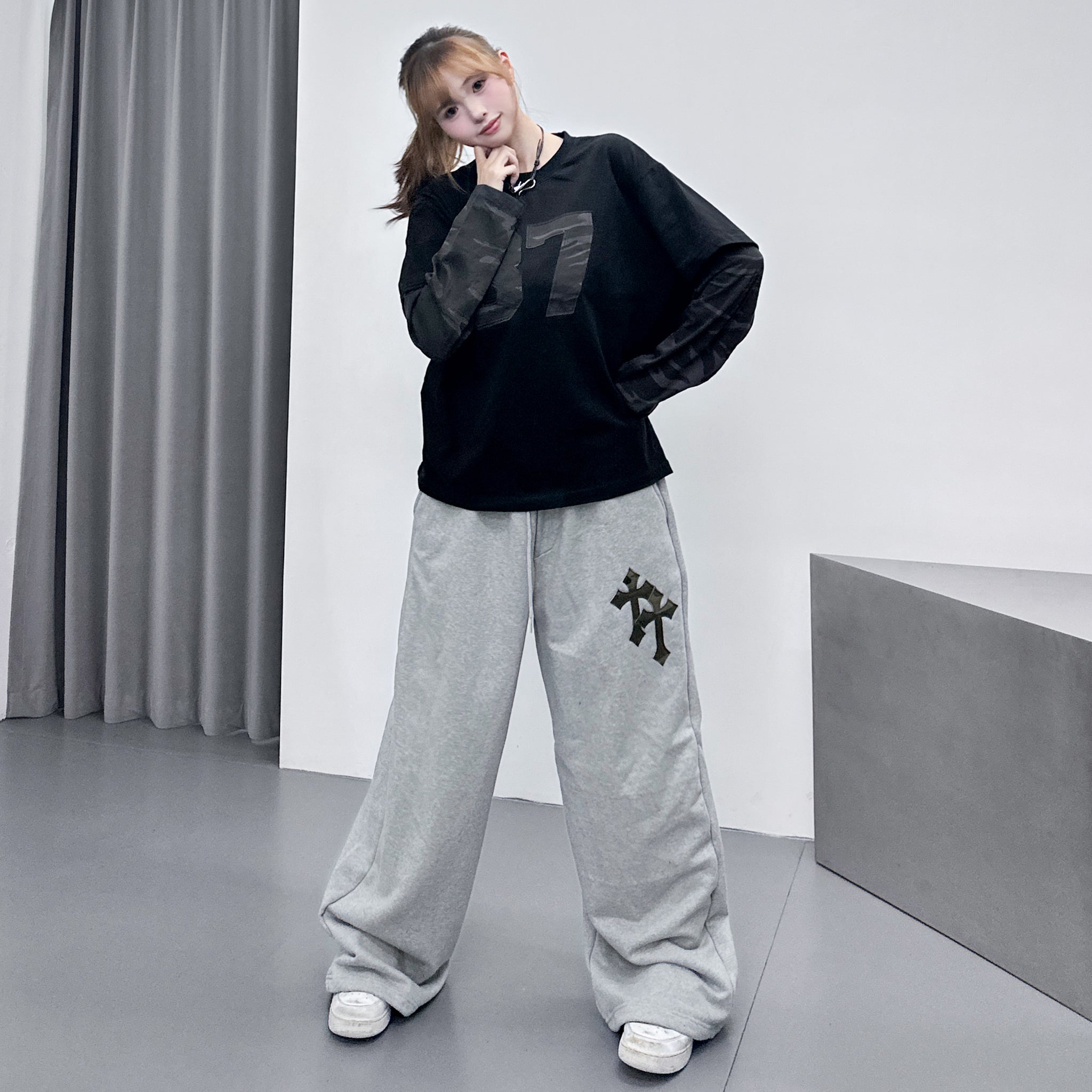 [UNISEX] CAMOUFLAGE HOLY CROSS SWEATPANTS/ 2色