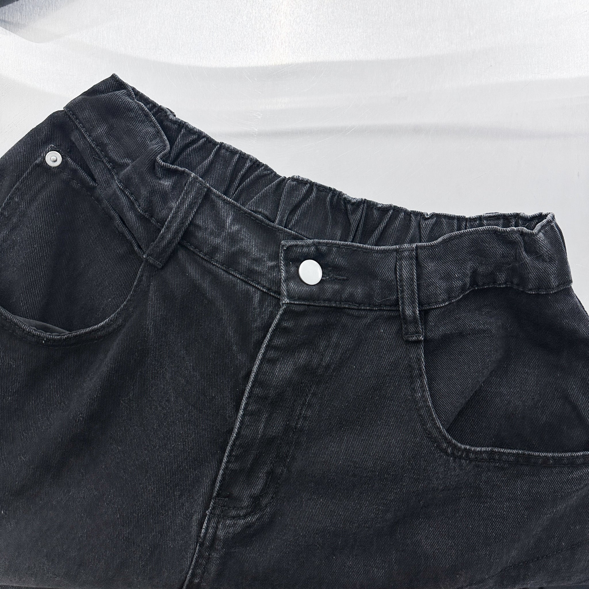 [UNISEX彎刀褲] BLACK WASHED SCIMITAR DENIM PANTS/ 1色