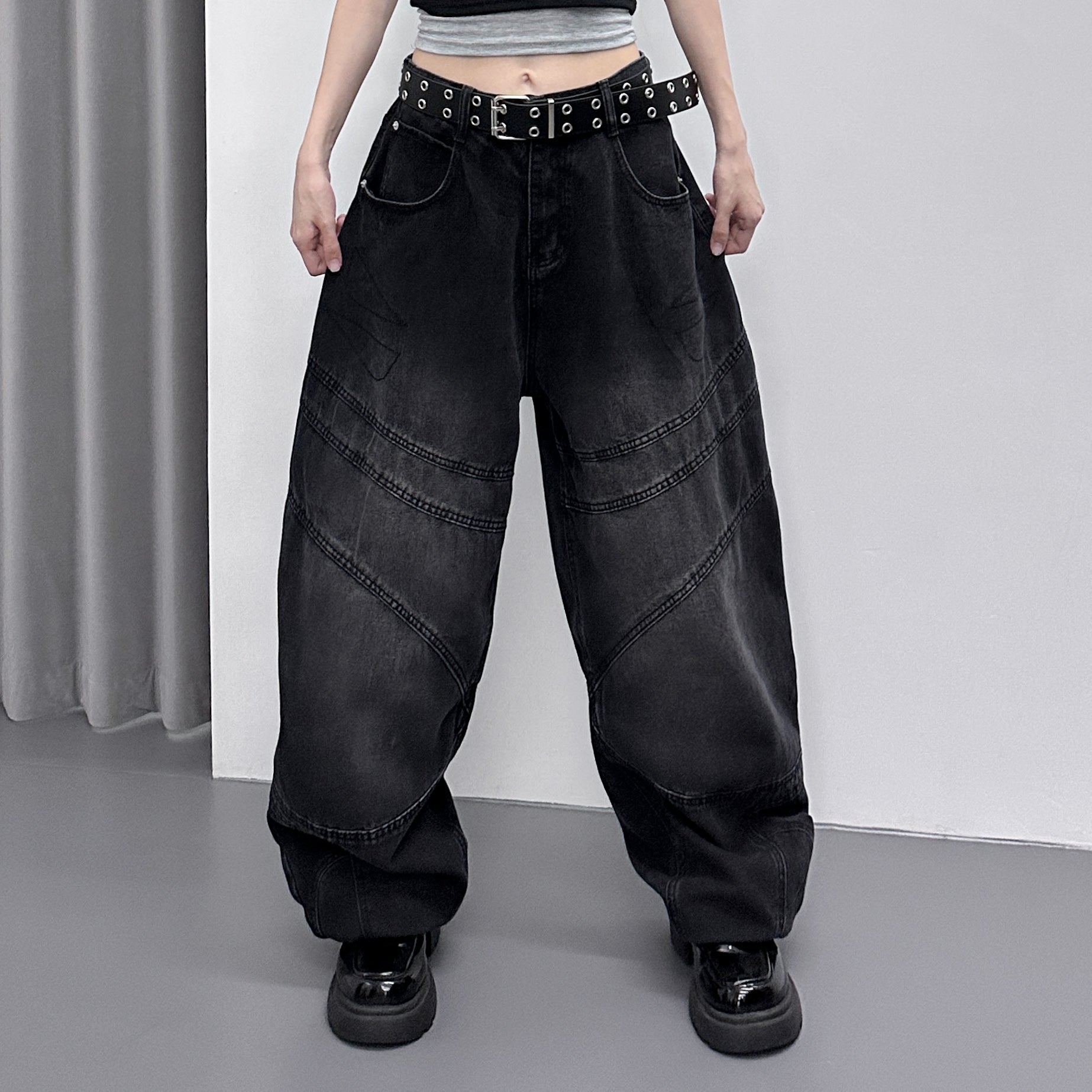[UNISEX彎刀褲] BLACK WASHED SCIMITAR DENIM PANTS/ 1色