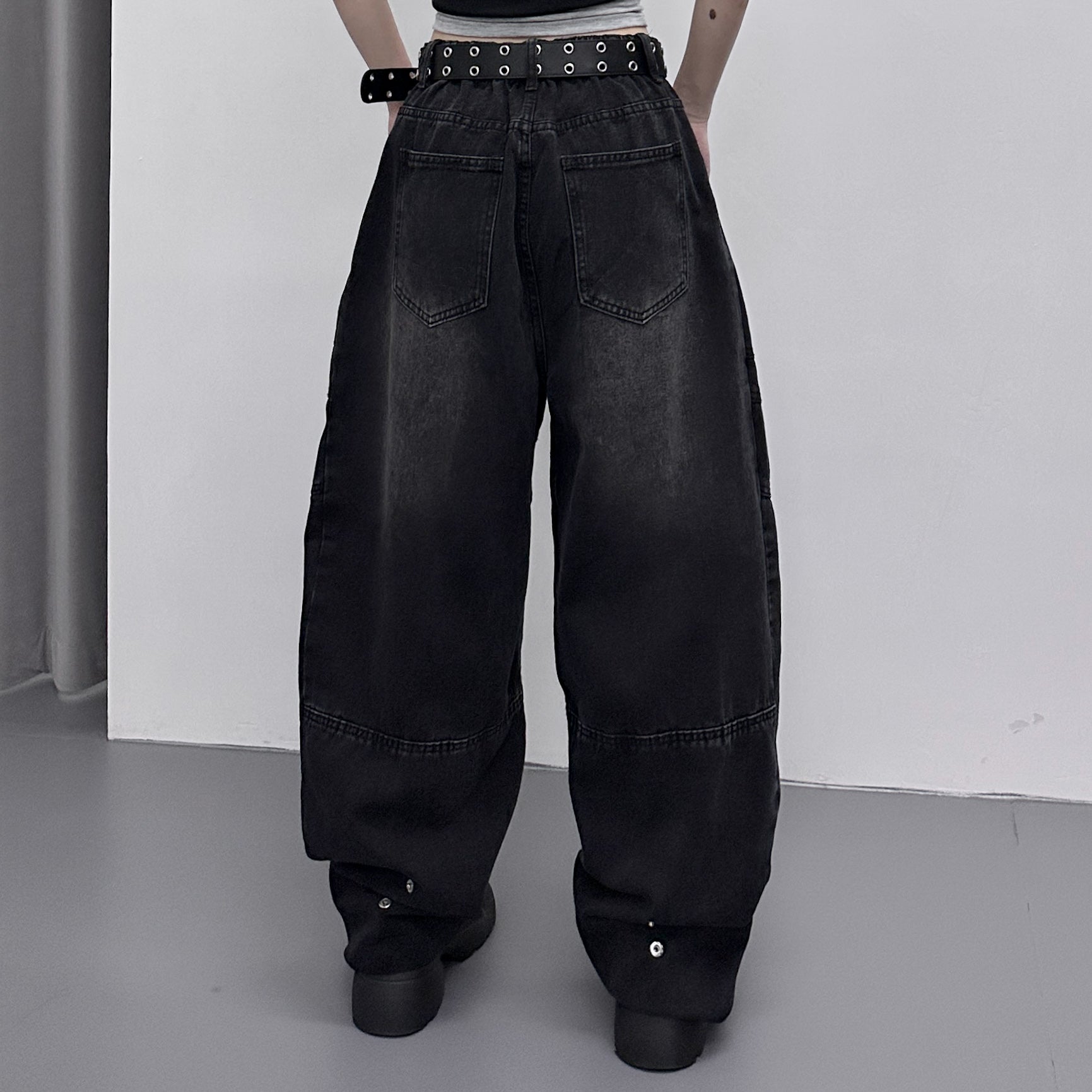 [UNISEX彎刀褲] BLACK WASHED SCIMITAR DENIM PANTS/ 1色
