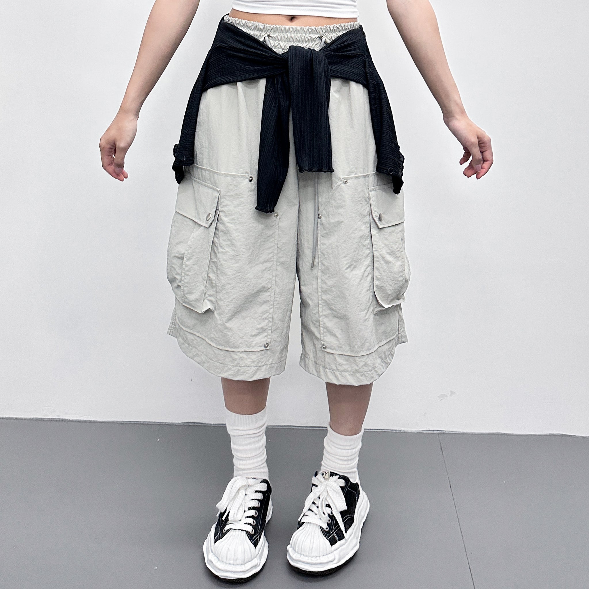 [UNISEX] RIVET CARGO BERMUDA NYLON PANTS/ 1色