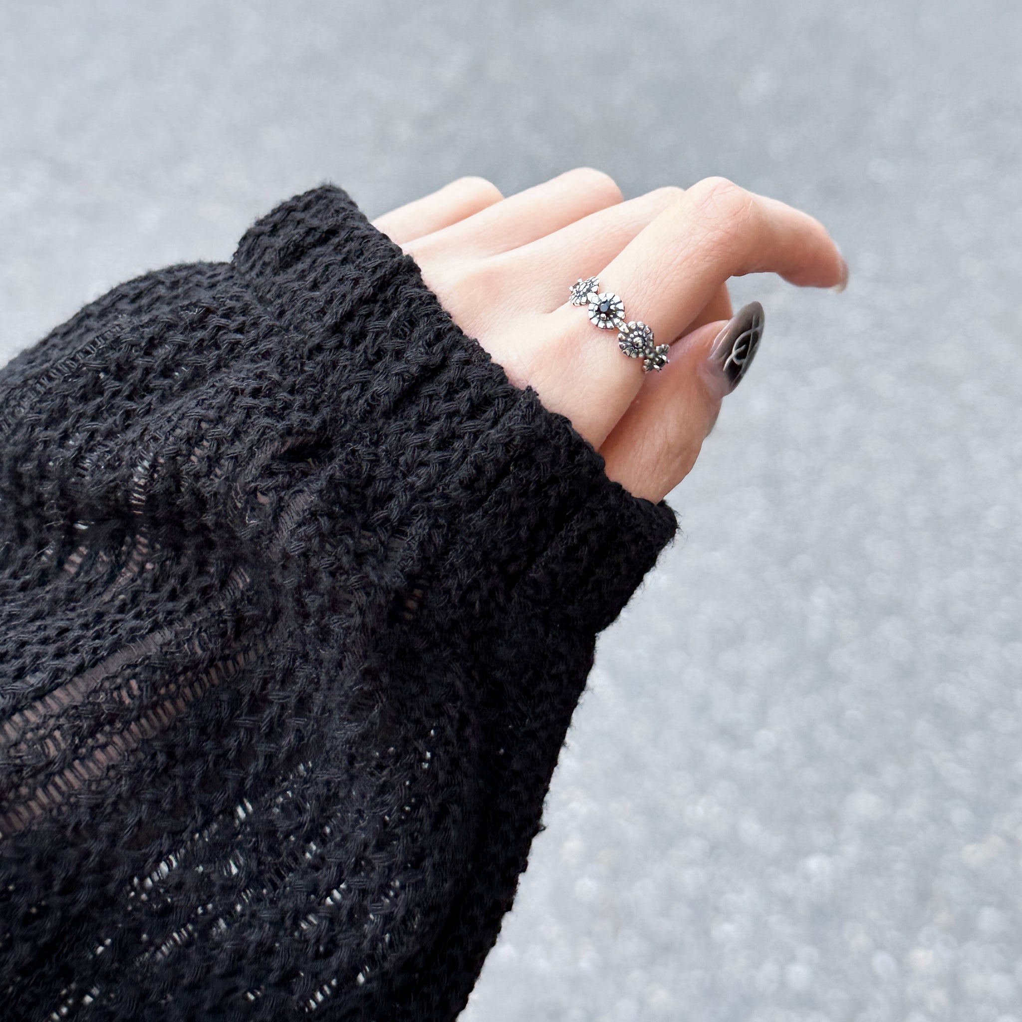 [UNISEX] 高質耐穿! 黑色通花帽款外套/ 1色