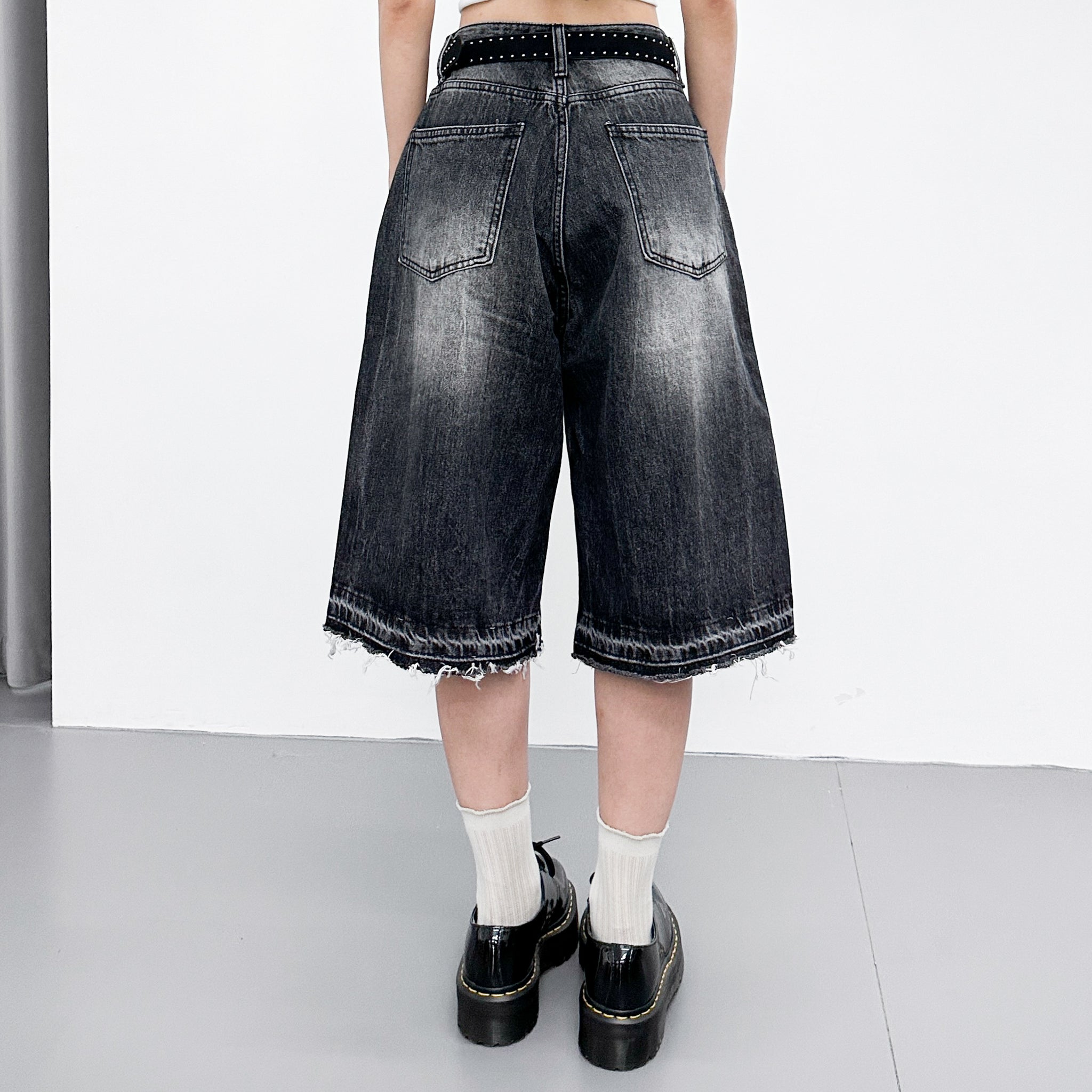 RAW HEM FRAYED BERMUDA DENIM PANTS/ 1色