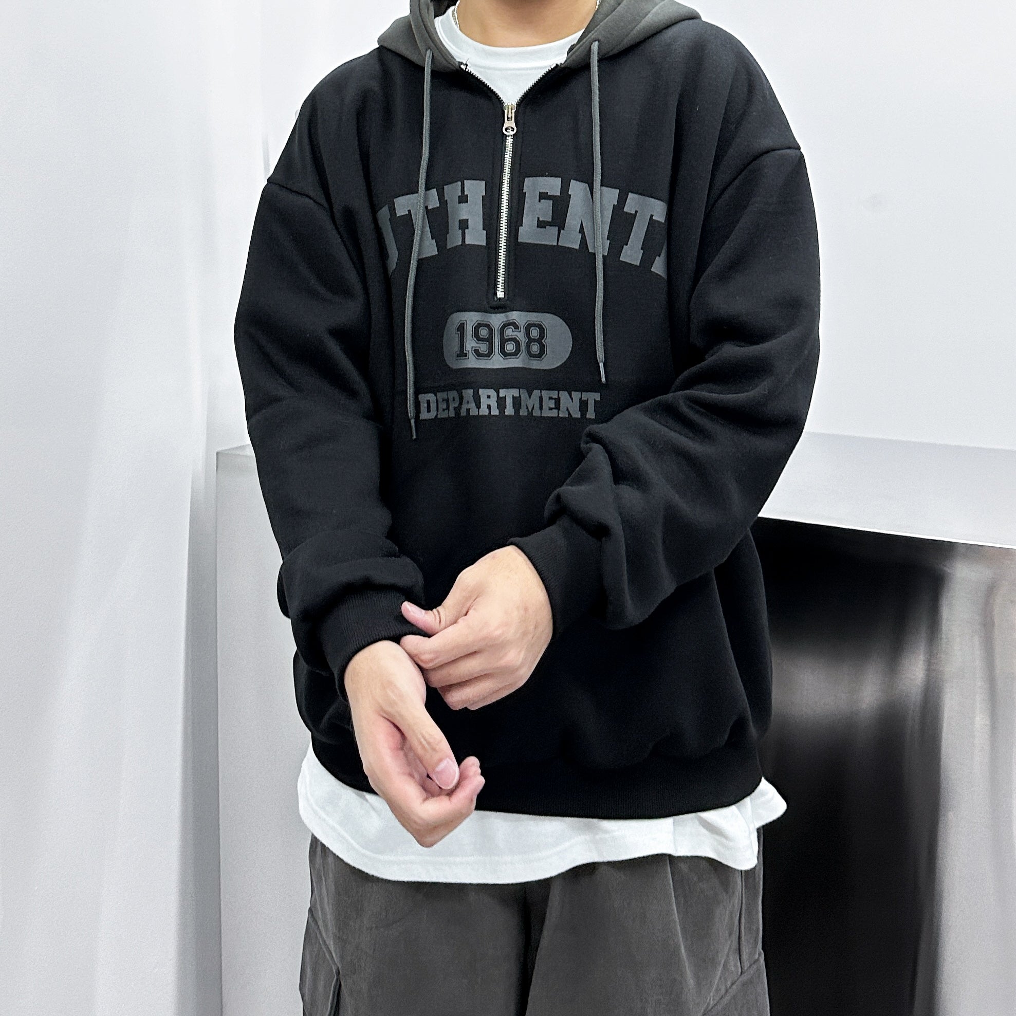 [UNISEX] Duotone Half Zip Up Hoodie/ 1色