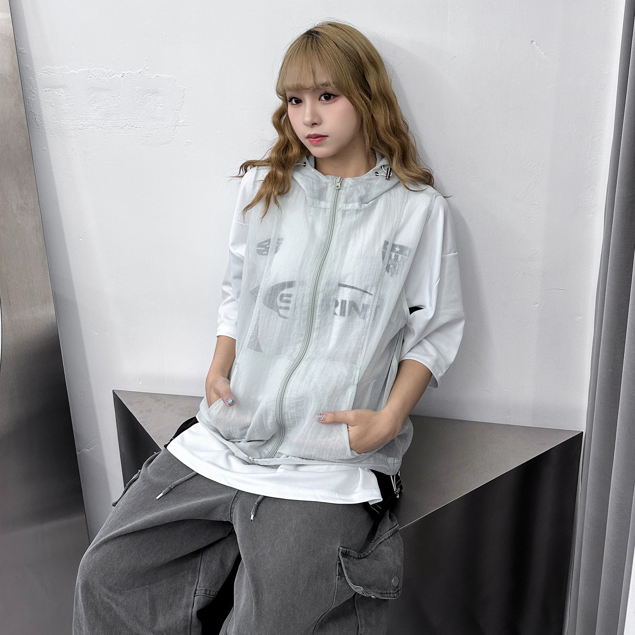 [UNISEX] SEE-THROUGH HOOD ZIP-UP VEST/ 2色