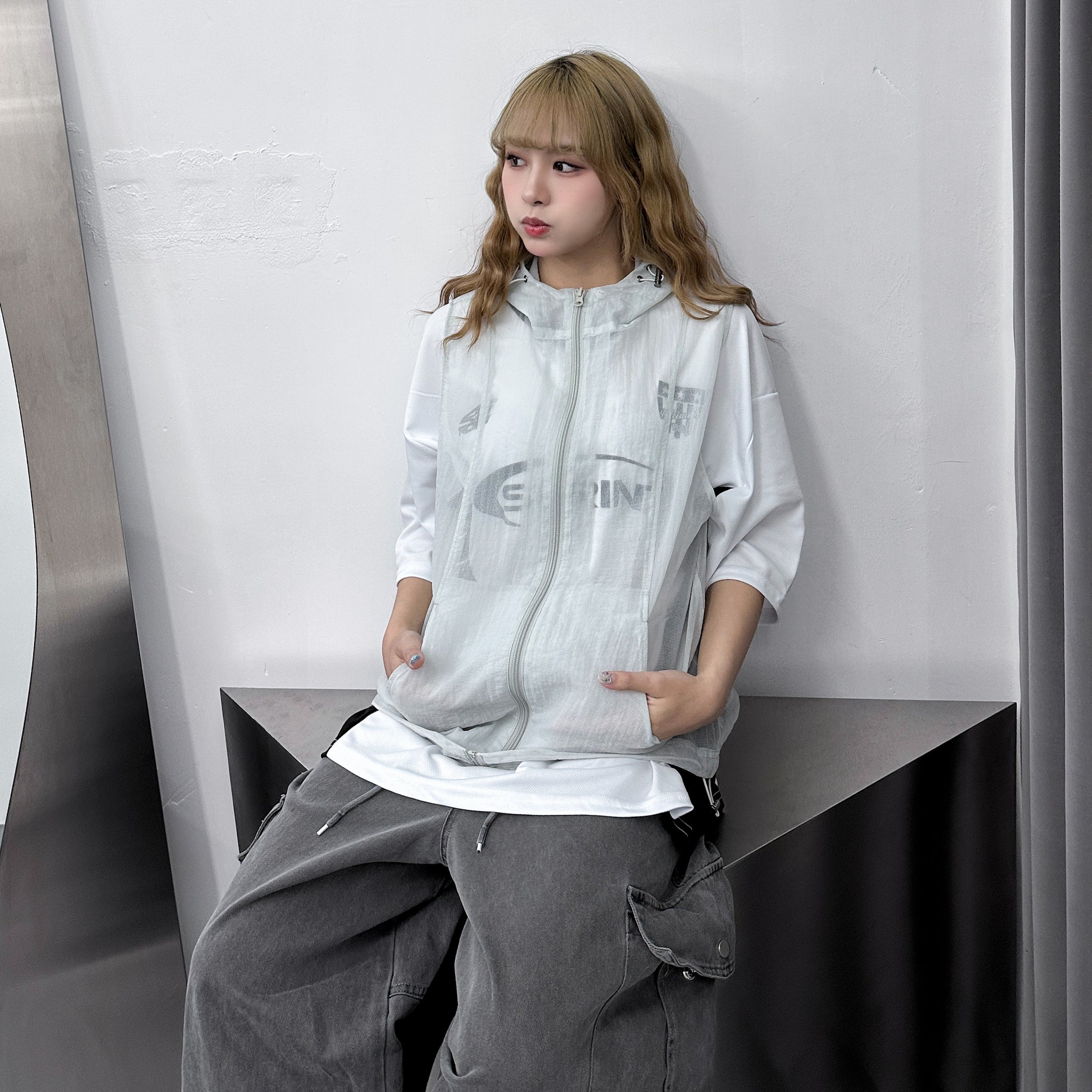 [UNISEX] SEE-THROUGH HOOD ZIP-UP VEST/ 2色