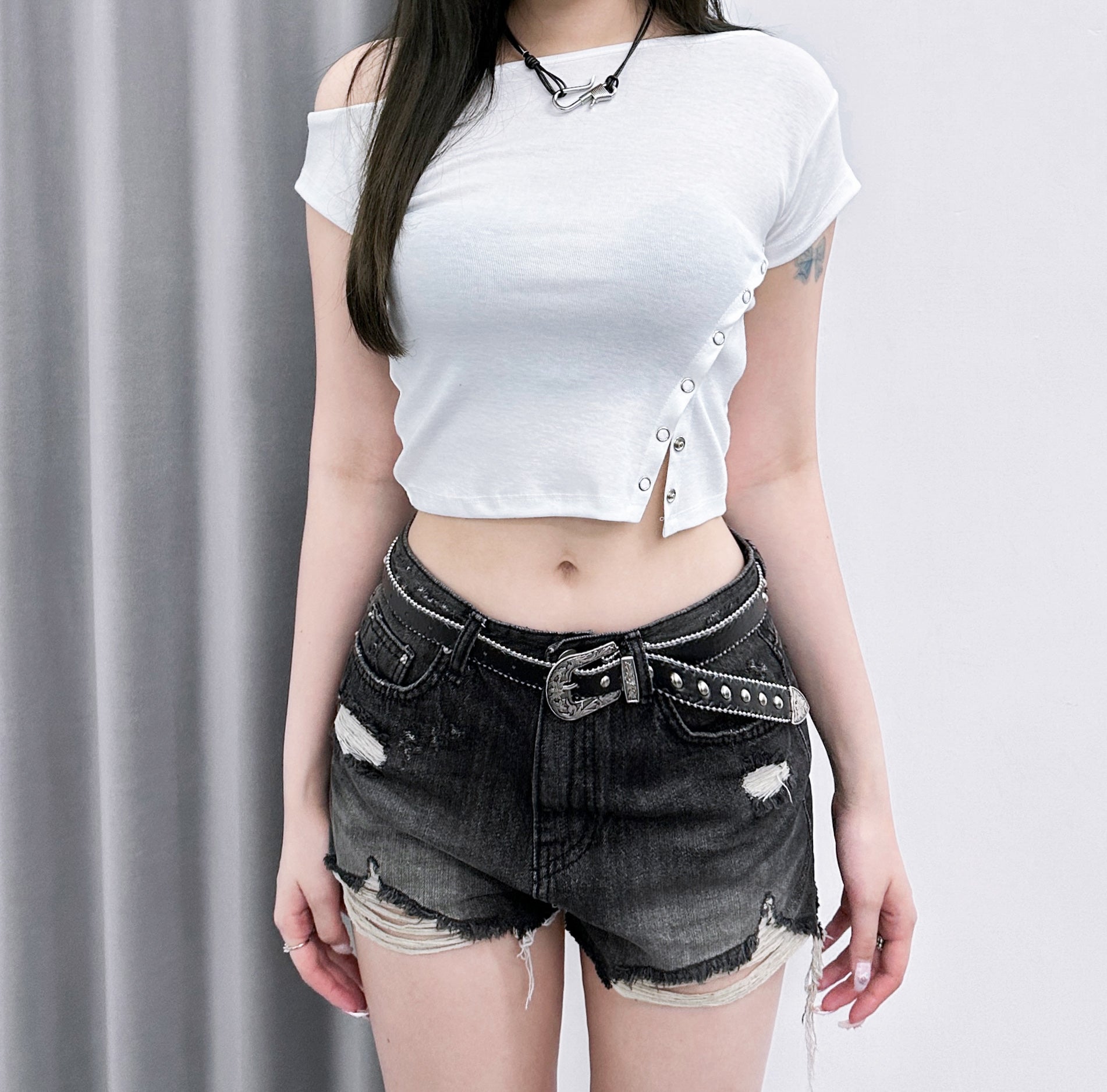 啪啪鈕UNBALANCED CROP TEE/ 2色