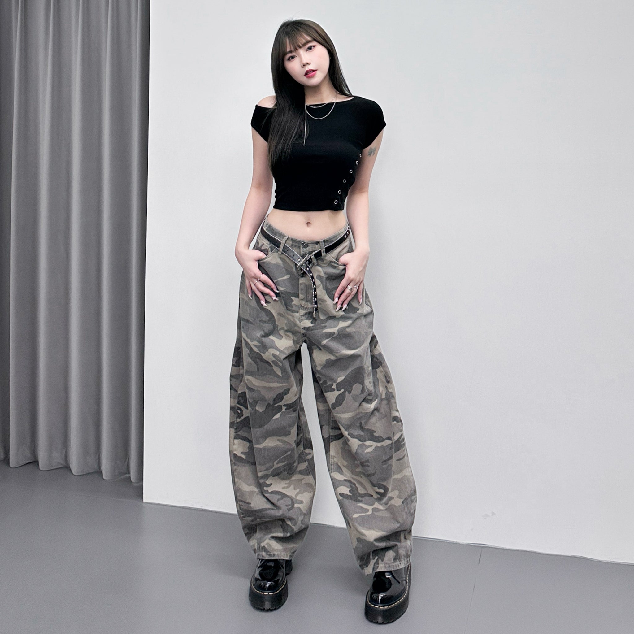 啪啪鈕UNBALANCED CROP TEE/ 2色