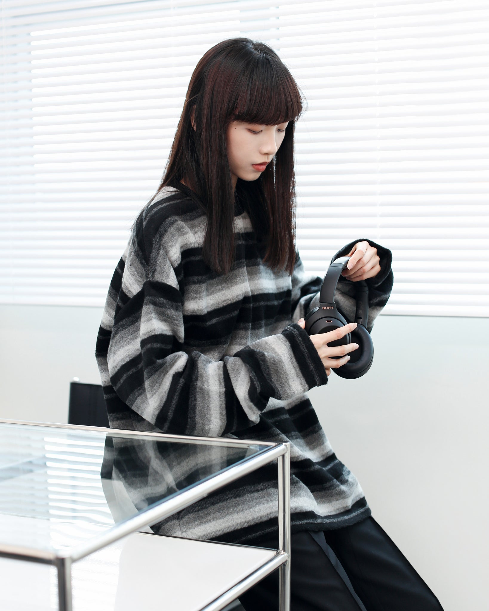 [UNISEX]Boyish圓領橫間馬海毛長袖/ 1色