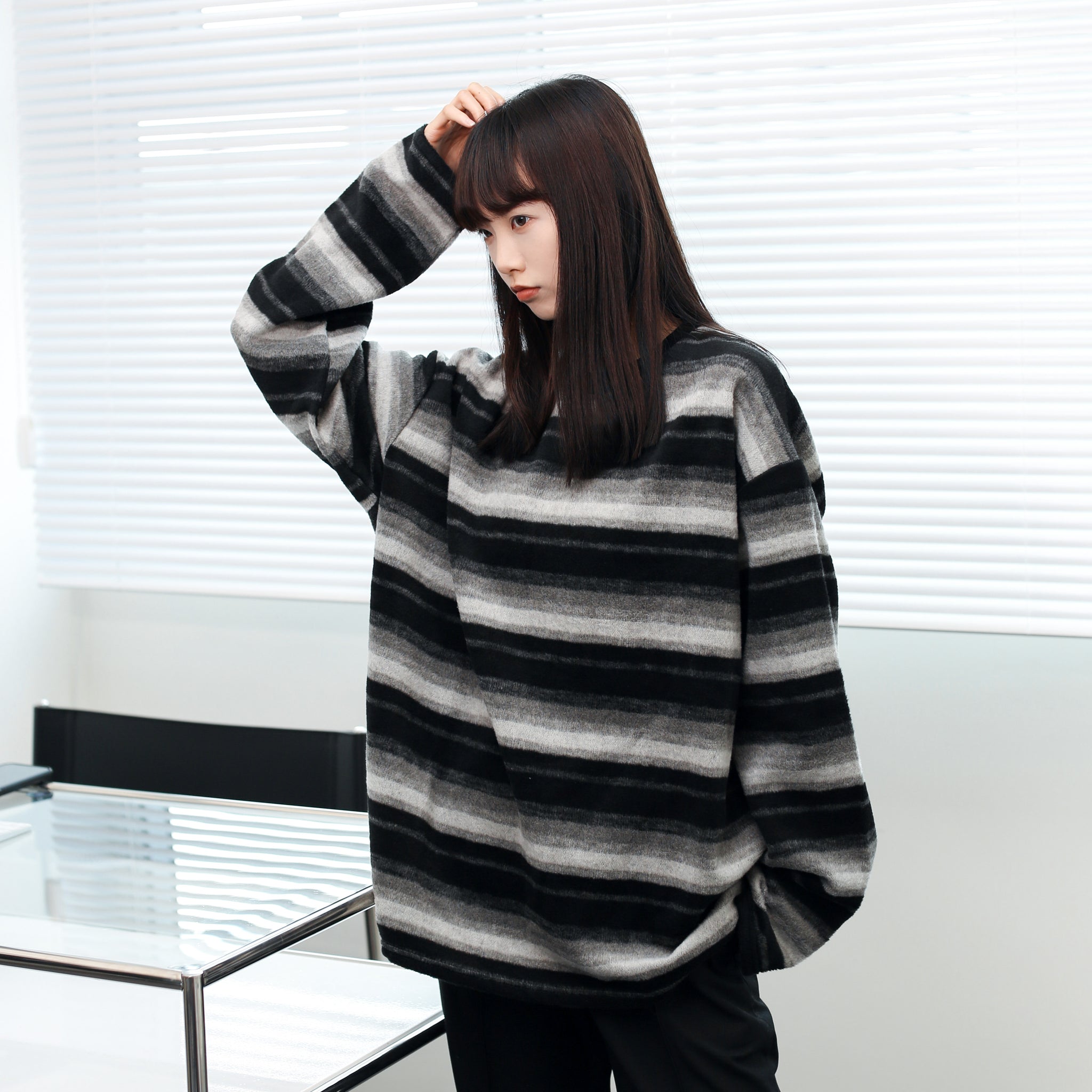 [UNISEX]Boyish圓領橫間馬海毛長袖/ 1色