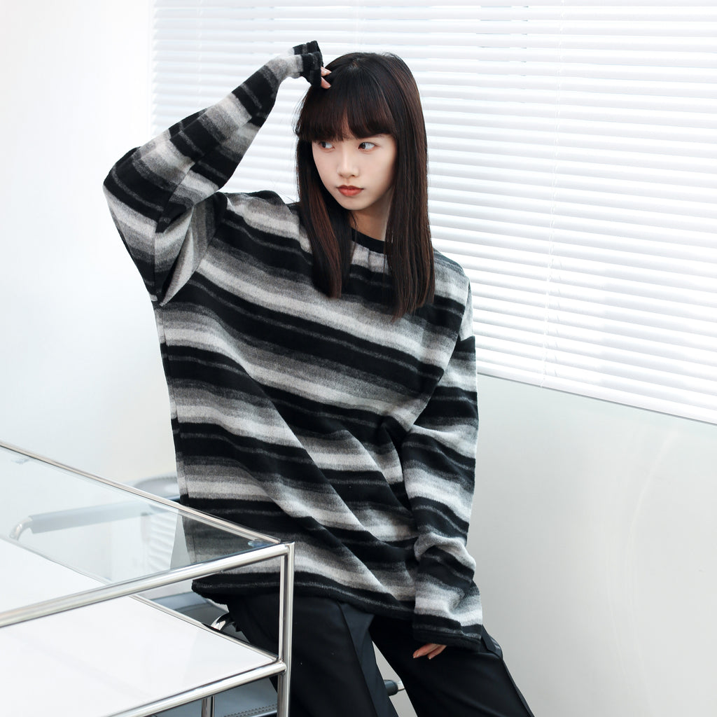 [UNISEX]Boyish圓領橫間馬海毛長袖/ 1色