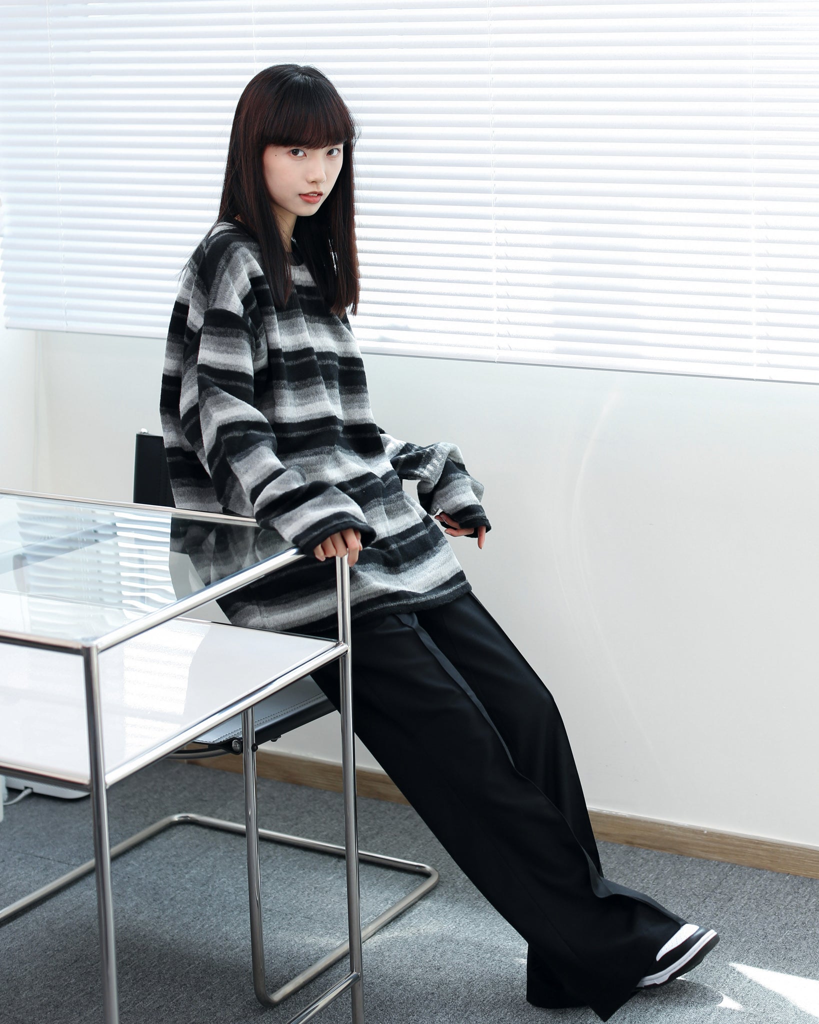 [UNISEX]Boyish圓領橫間馬海毛長袖/ 1色