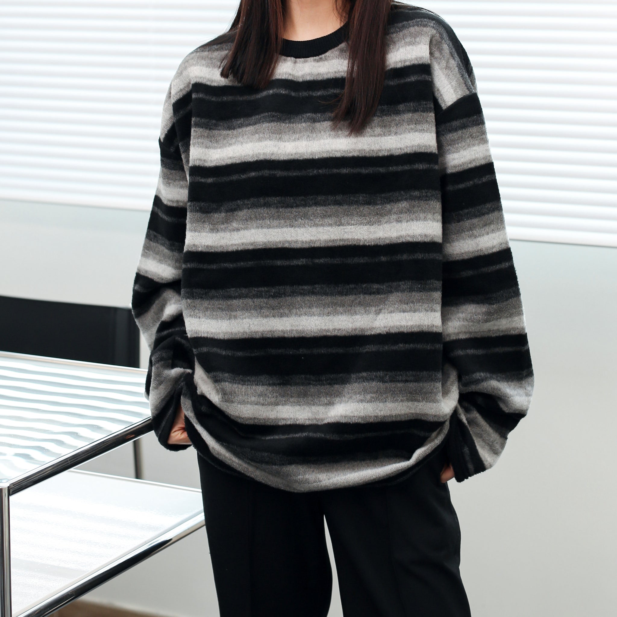 [UNISEX]Boyish圓領橫間馬海毛長袖/ 1色